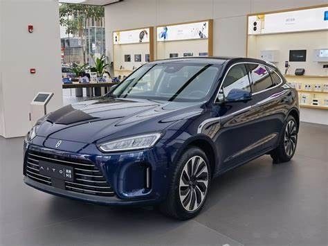 普通サイズ0.5h速い充満電気自動車大きいスペースRWD AITO M5 200km/h