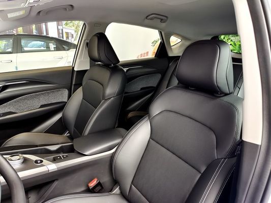 400km/550km密集した電気SUV Geelyの幾何学Cのブルーベリー純粋なEVの車