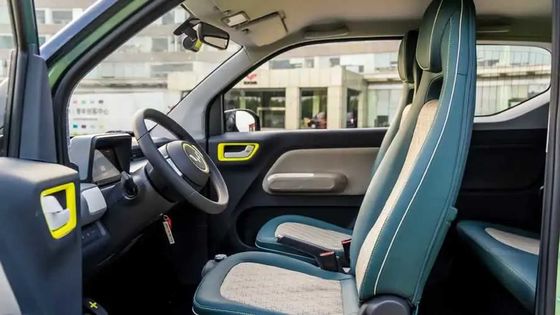 Wulingのゲームの男の子の小さい3台のドア車120km 2箱4のSeaterの電気自動車