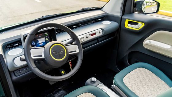 Wulingのゲームの男の子の小さい3台のドア車120km 2箱4のSeaterの電気自動車