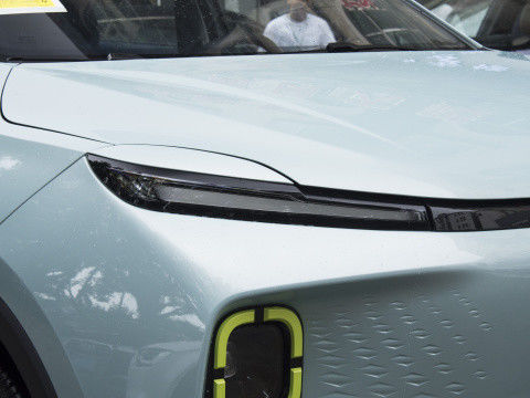 SUV ECOの友好的な電気自動車のGeelyの小さい幾何学E 320km 401km 5つのドア5 Seaters