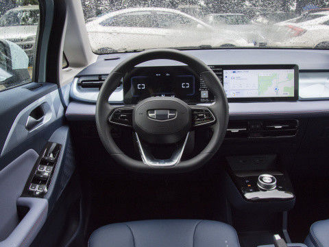 SUV ECOの友好的な電気自動車のGeelyの小さい幾何学E 320km 401km 5つのドア5 Seaters