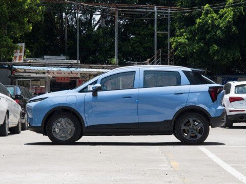 SUV ECOの友好的な電気自動車のGeelyの小さい幾何学E 320km 401km 5つのドア5 Seaters