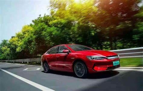 400kmの中型の電気自動車