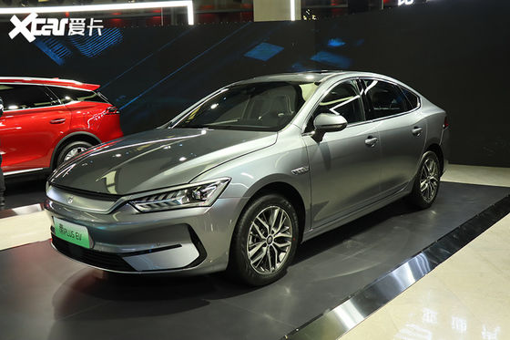 400kmの中型の電気自動車