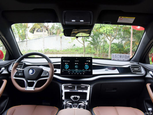 400kmの中型の電気自動車