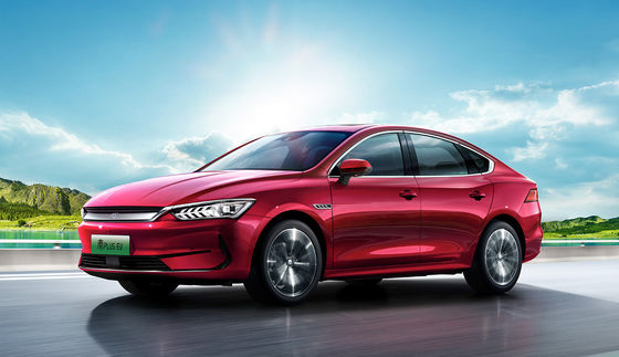 400kmの中型の電気自動車