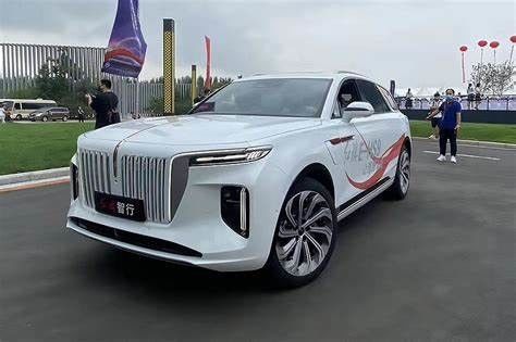 デラックスで大きい電気自動車SUV Hongqi E-HS9 120kWh 660kmの範囲