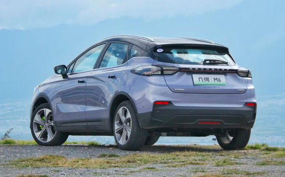 450km/580kmの長期EV SUV Geely幾何学M6贅沢な5 Seater電気SUV