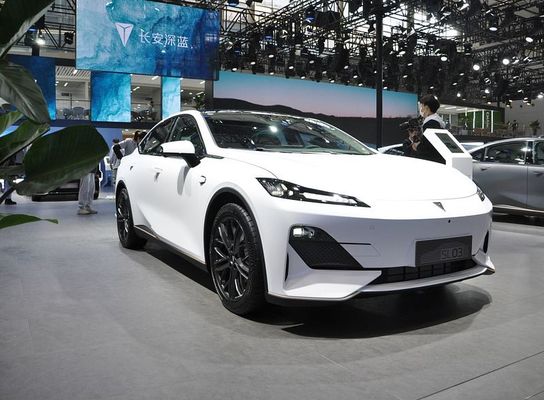 Changan Sl03の自動高性能の電気自動車四輪5つのドア5の座席