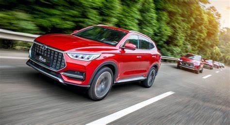 自動電気自動車を操縦するLHD