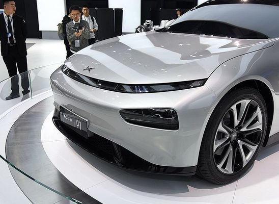 理性的なリムジンの電気自動車Xpeng P7 Nedc 2WD 4WD 480 586 670 706kmの範囲