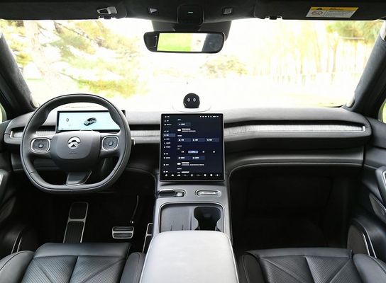 SUV At NIO EC7 75kWh 480kWを供給するモーターを持つ電気自動車