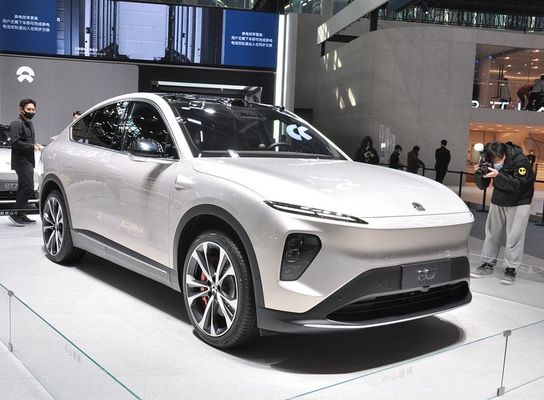 SUV At NIO EC7 75kWh 480kWを供給するモーターを持つ電気自動車