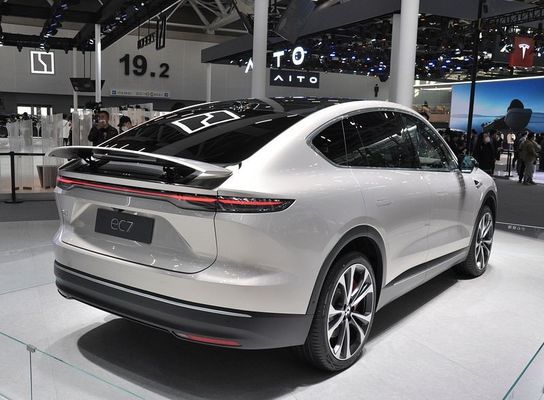 SUV At NIO EC7 75kWh 480kWを供給するモーターを持つ電気自動車