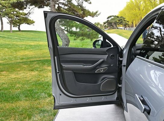 SUV At NIO EC7 75kWh 480kWを供給するモーターを持つ電気自動車