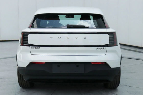 小型のボルボ電気SUV 高級車型と長距離EV