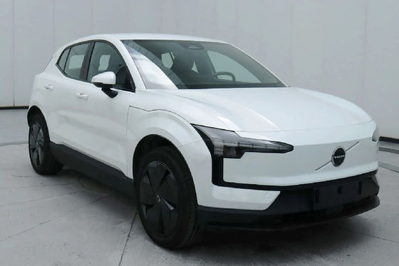 小型のボルボ電気SUV 高級車型と長距離EV