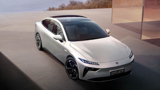 ドンフェン Eπ 007 1200kmの範囲と シザードア マックススピード 165km/h 5ドア