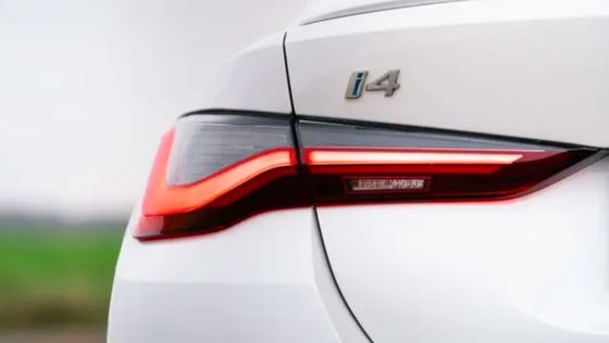 最新の全輪駆動 BMW i4 双電動モーター パワー&ハッチバックトランク