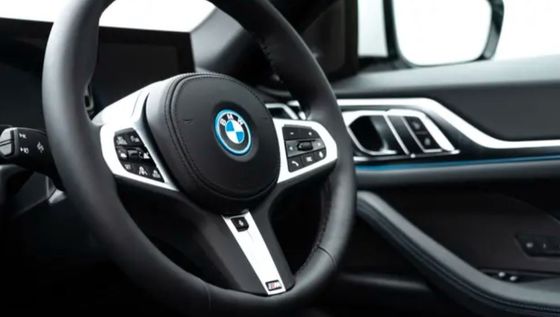 最新の全輪駆動 BMW i4 双電動モーター パワー&ハッチバックトランク