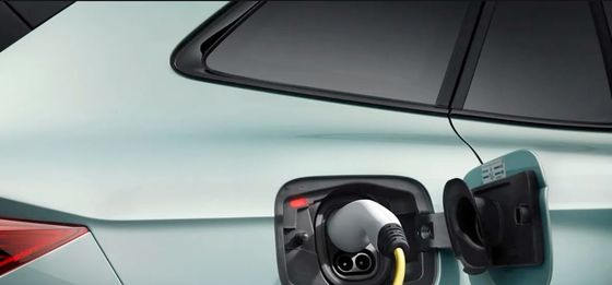 スコダ エニーク iv80 82kWh バッテリー 単機 後輪駆動電動車