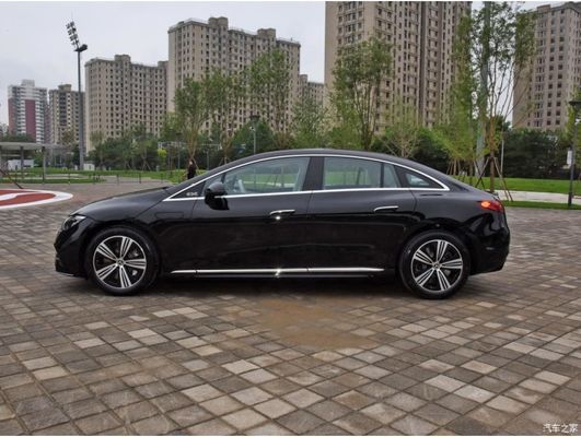 メルセデス・ベンツ EQE 350 SEDAN RWD 高級電気自動車 717kmの走行距離