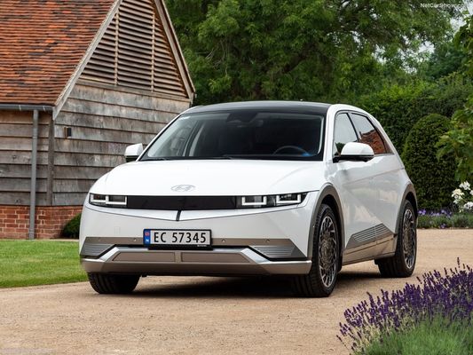 ハインダイ Ioniq5の全電動車新作 魅力的で未来的なデザイン 430kmの走行距離