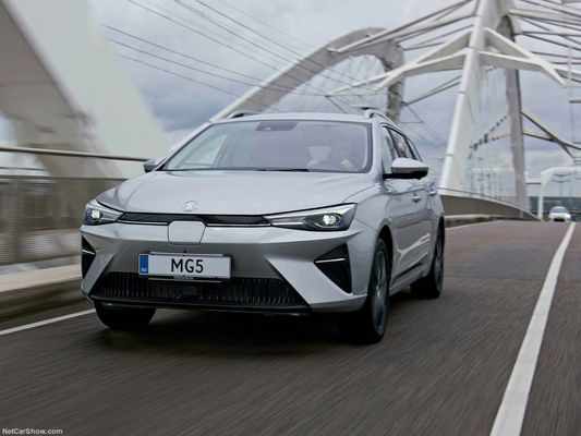 MG5EVの電気自動車で 344kmの走行距離と超充電能力