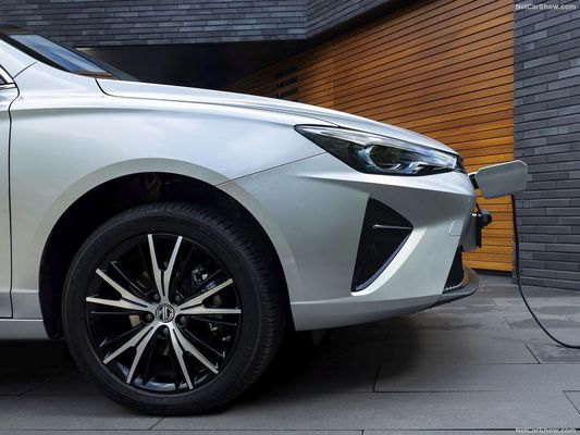 MG5EVの電気自動車で 344kmの走行距離と超充電能力