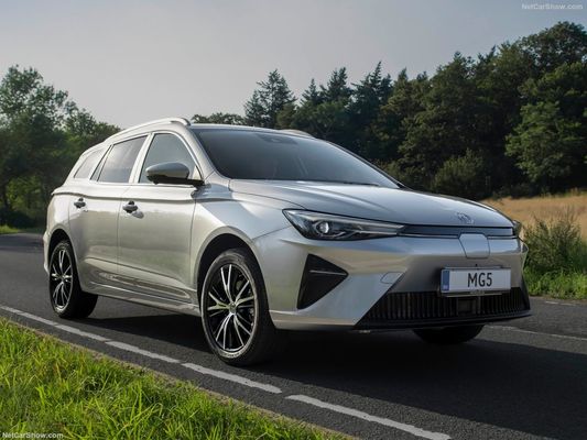 MG5EVの電気自動車で 344kmの走行距離と超充電能力