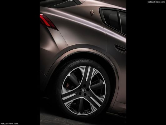 マセラティ グランツーリズモ フォールゴアで 450の範囲と最大速度 325km/hの純粋な電気自動車