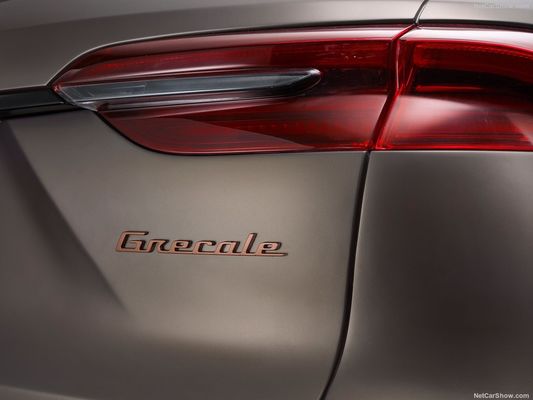 マセラティ グランツーリズモ フォールゴアで 450の範囲と最大速度 325km/hの純粋な電気自動車