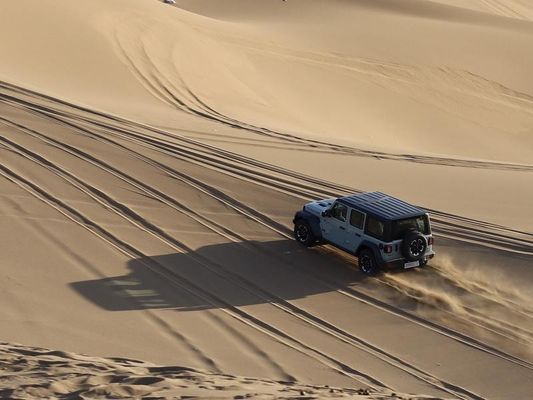 オールテレンド車両 ジップ・ラングラー ルビコン 4xe EV 電動車