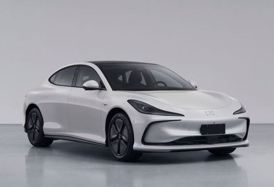 プレセール Zhiji L6 純電動 4ドアセダン モーター パワー 216kw 半スペック ステールホイール 新エネルギー車