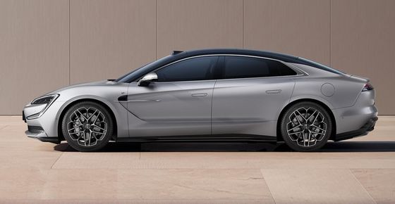 2024年 新型電動車 BYD ヤンワングU7 セダン 風力抵抗 Cd 0.195 240Kw モーターパワー