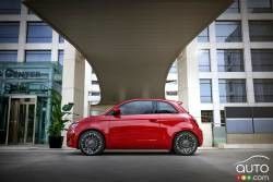 2024 FIAT 500e FWD ミニ電気自動車 42kwhバッテリーで最高速94mph