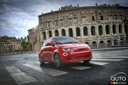 2024 FIAT 500e FWD ミニ電気自動車 42kwhバッテリーで最高速94mph