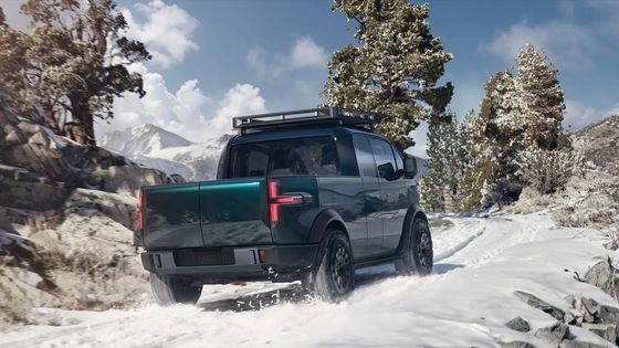 8フィートベッドと広い収納室内