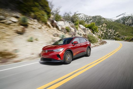 201Pの馬力 RWD 240マイルまで EPAの範囲 2024 フォルクスワーゲン ID4 純粋な電気自動車