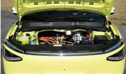 最新の純電動車 ドンフェンナミ 01 ハッチバック電動車 素晴らしい走行距離 固体バッテリー