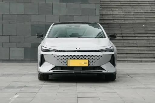 2024 チャンガン UNI V プラグインハイブリッド電気自動車