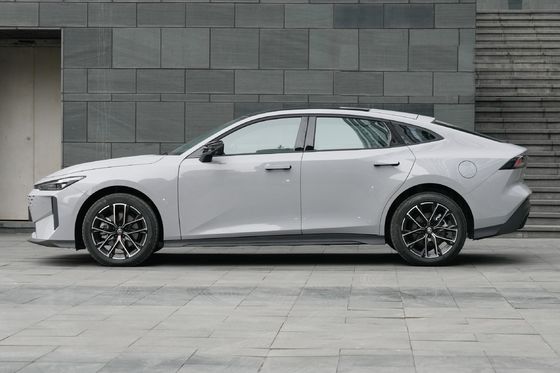 2024 チャンガン UNI V プラグインハイブリッド電気自動車