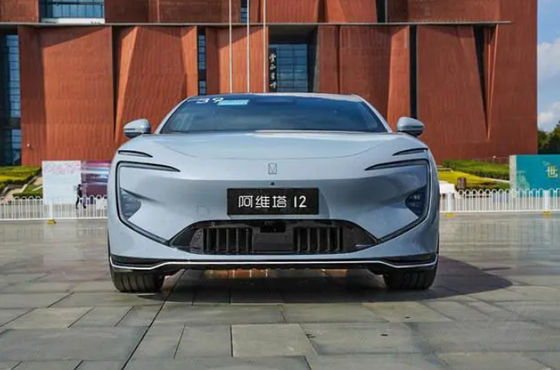 純電気自動車 AVATR 12 電動車 700km