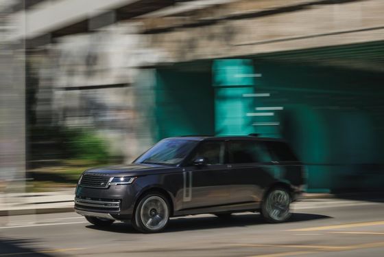 パワフル 環境に優しい電動車 走行距離 P550e以上 強力なハイブリッドパワーライン 強力なハイブリッドパワーライン 時速242km