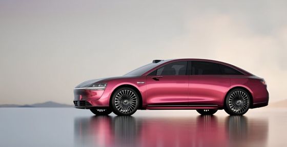 プレセール Huawei & BAIC ステラト S9 純電動車 4ドア/5座 セダン 214km/h 最高速 227kw モーターパワー ニューエブカー