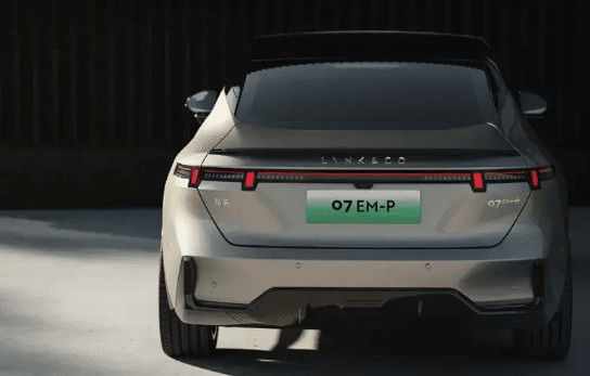 今日 最新のLYNK&CO 07 EM-P 126km長距離プロ PHEV 160 kWの電動モーターと350N.mのトルク