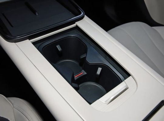 今日 最新のLYNK&CO 07 EM-P 126km長距離プロ PHEV 160 kWの電動モーターと350N.mのトルク