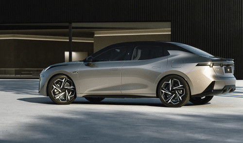 今日 最新のLYNK&CO 07 EM-P 126km長距離プロ PHEV 160 kWの電動モーターと350N.mのトルク