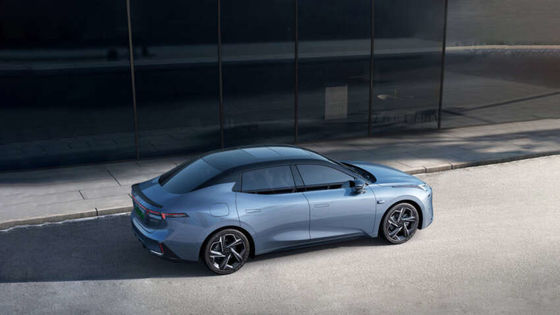 強力な新型ハイブリッドカー LYNK&CO 07 EM-P 163 PS と 255 Nm トークと 160kw モーターパワー&3 スピード DHT ギアボックス